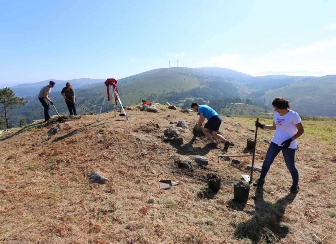 Projeto da UMinho envolve jovens voluntários e comunidades locais em investigação arqueológica