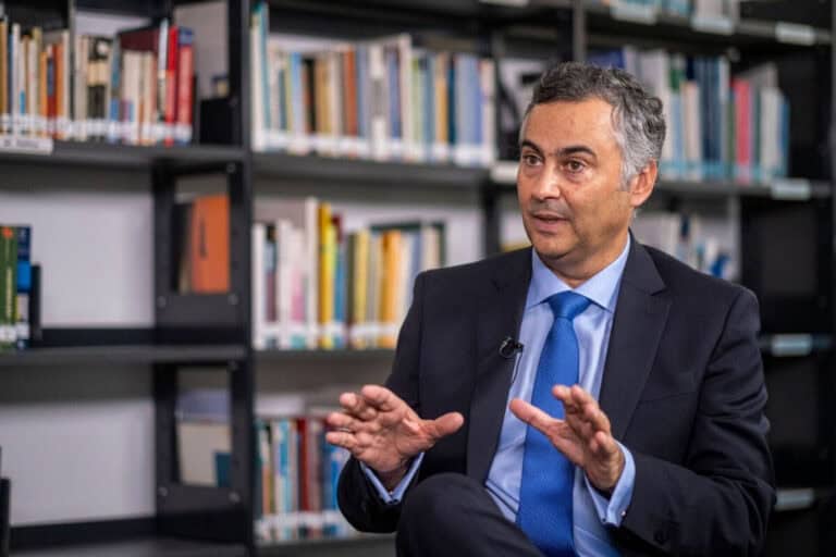 Ministro escreve às escolas, professores e não docentes com promessa de valorização