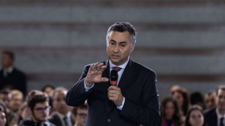 Colocação de professores será duas vezes mais rápida agora