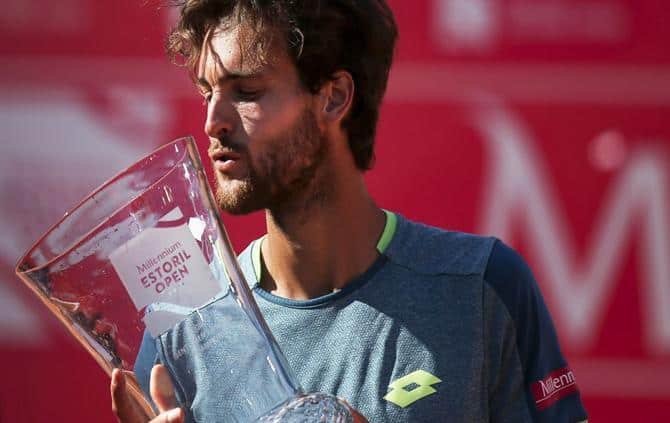 João Sousa sobe 20 lugares no ranking ATP