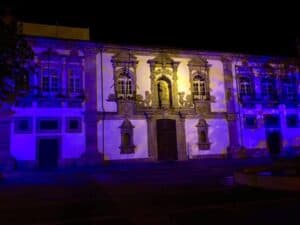 Câmara de Guimarães pinta-se de azul pelo autismo