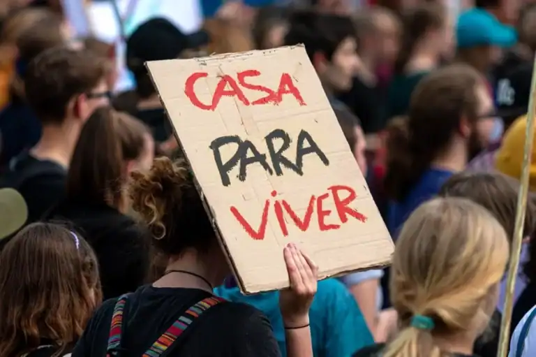 Movimento Casa para Viver realiza hoje manifestações em Braga e Guimarães