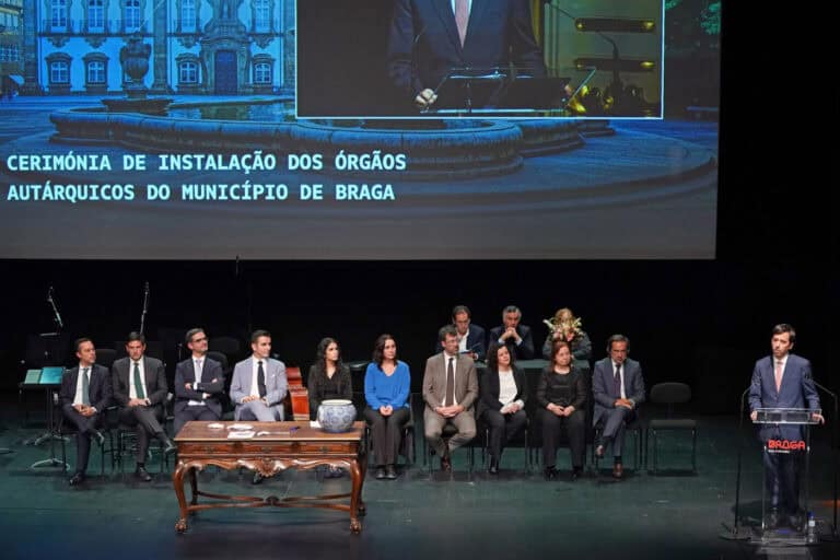 Comentadores do Praça do Município analisam estratégia negocial de João Rodrigues