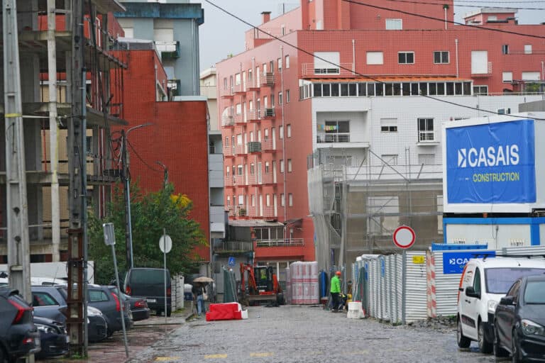 CMB reabre temporariamente troço da Rua Quinta da Armada