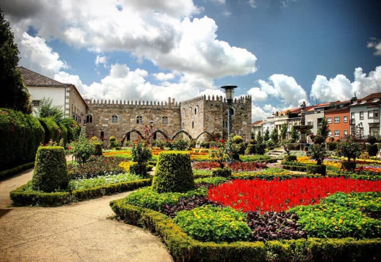 Ex-autarcas de Braga e Guimarães agraciados pela UMinho