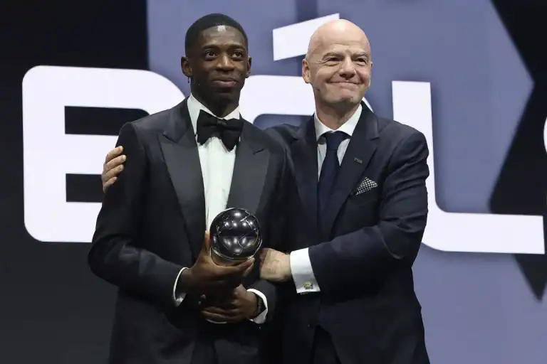 Ousmane Dembelé eleito o melhor jogador do mundo pela FIFA