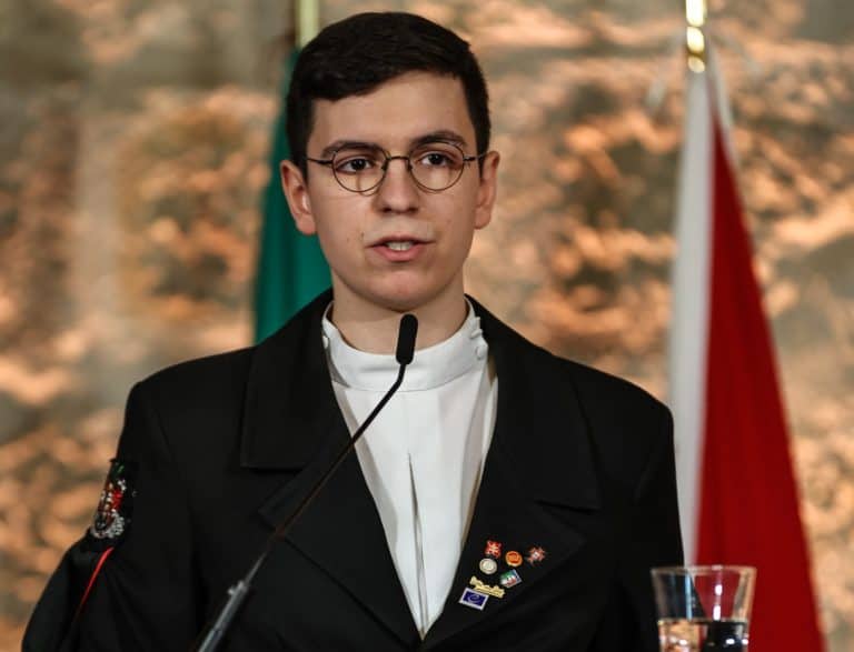 Académicas chamam ministro a clarificar declarações, mas saúdam novo modelo de ação social