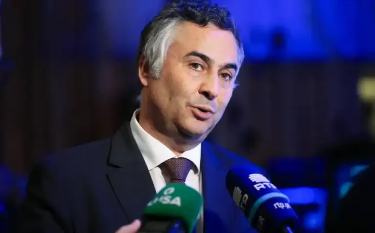 Ministro alerta para degradação de residências universitárias com apenas alunos carenciados