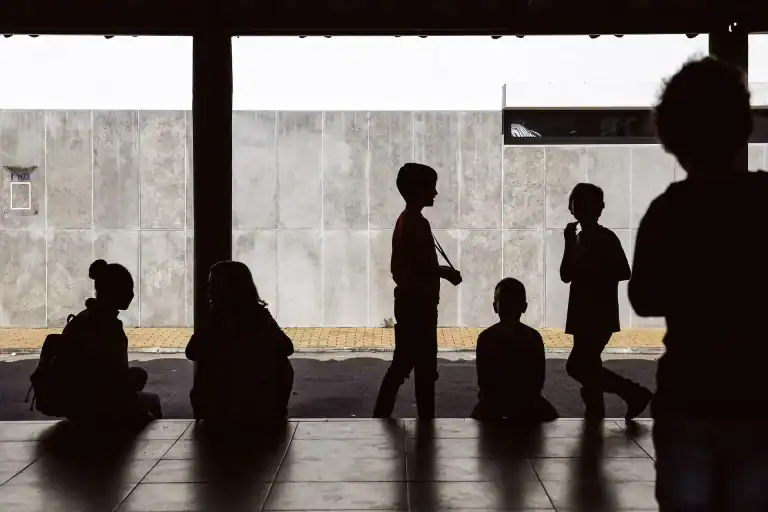 Pelo menos 44 escolas chegam ao fim do 1.º período com falta de professores