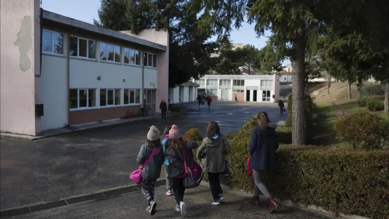 Mau tempo: Governo adia para abril provas-ensaio do 4.º, 6.º e 9.º anos