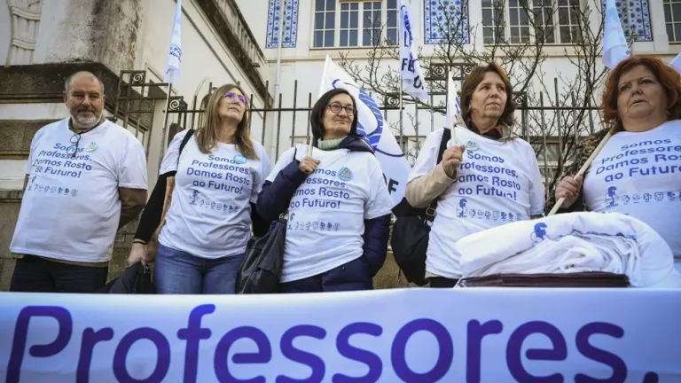 Fenprof alerta para falta de professores e critica inércia do Governo