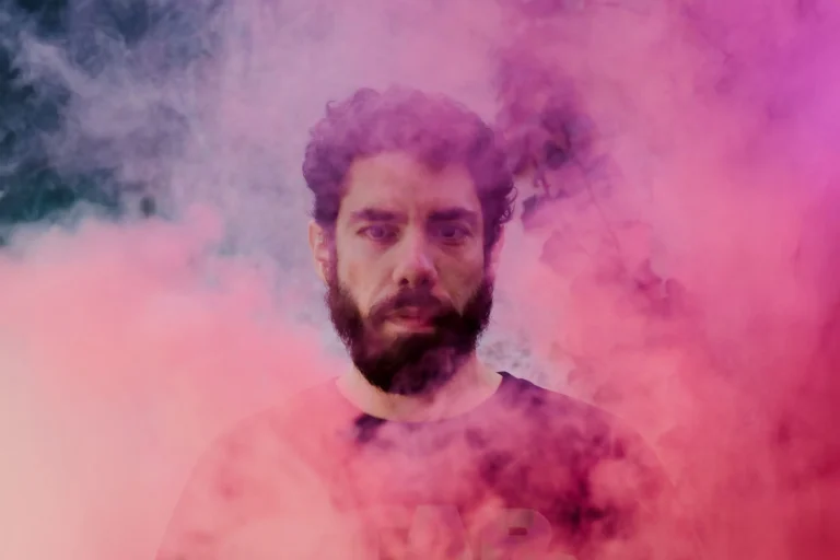 Luca Argel e Moreno Veloso “provocam” os pilares da masculinidade este sábado no Theatro Circo