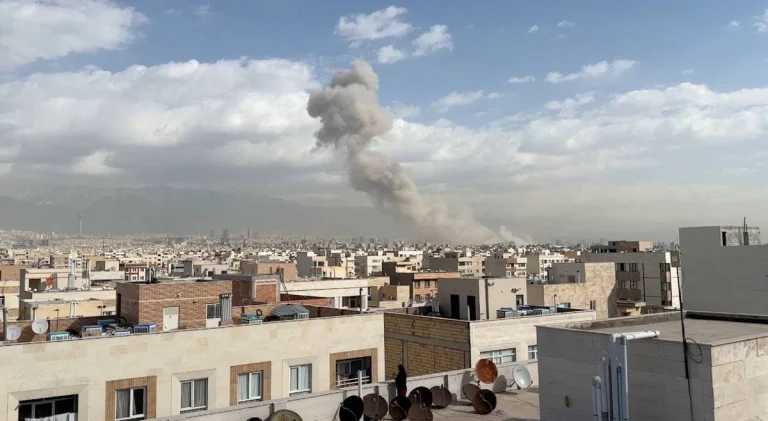 Estados Unidos e Israel bombardeiam Irão num “ataque preventivo”