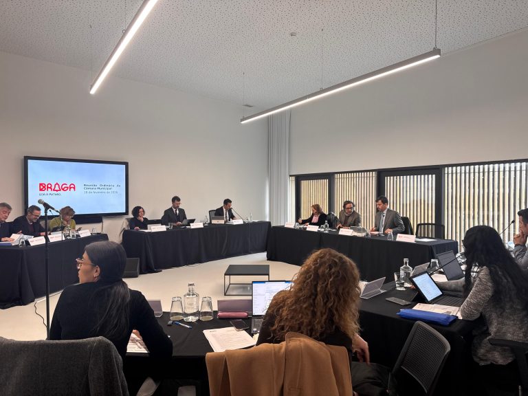Reunião de Câmara de Braga: Fatura da água adiada após chumbo, passes dos TUB descem e nova orgânica municipal avança