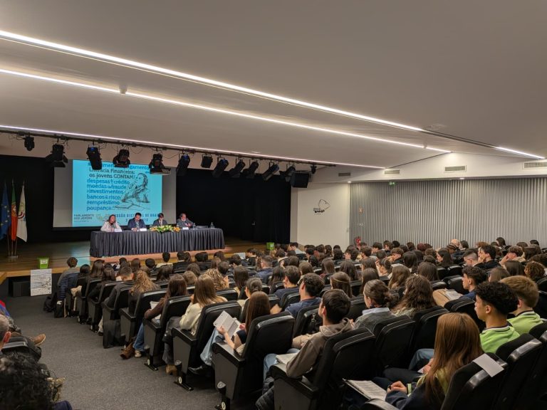 Parlamento dos Jovens. Escolas de Braga elegem deputados à Sessão Nacional