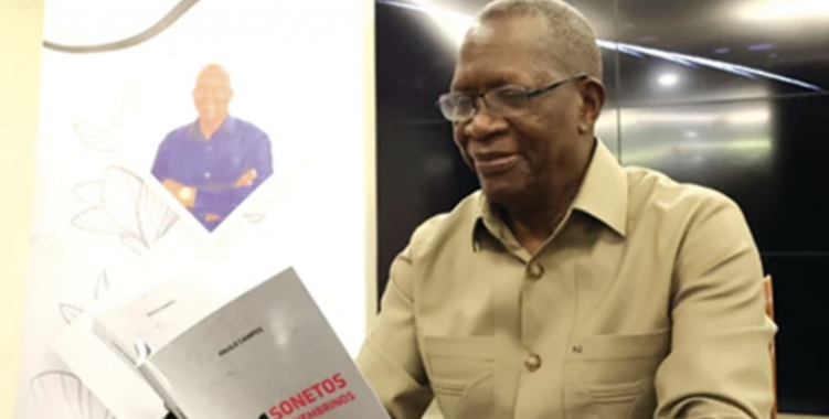 Escritor Paulo Campos recebe prémio de literatura dstangola/Camões