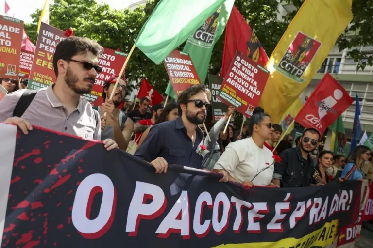 Milhares assinalam Dia do Trabalhador em Lisboa em luta contra pacote laboral