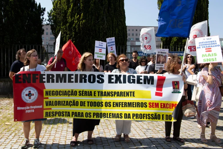 Enfermeiros de todos os setores cumprem esta terça-feira um dia de greve
