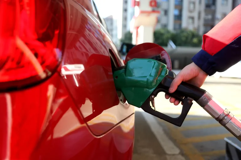 Combustíveis. Gasóleo desce 9 cêntimos e gasolina baixa dois na próxima segunda-feira