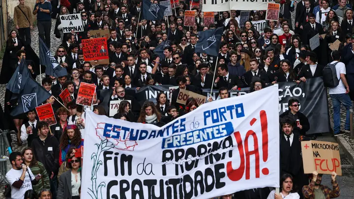 Valor médio das novas bolsas no ensino superior aumenta 926 euros: passa para 2660 euros