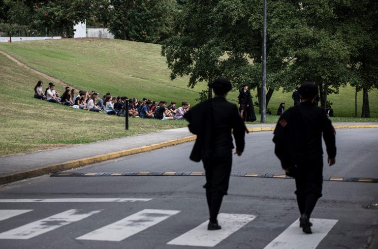 Ensino superior. Ministério restringe acesso às vagas prioritárias para candidatos com deficiência
