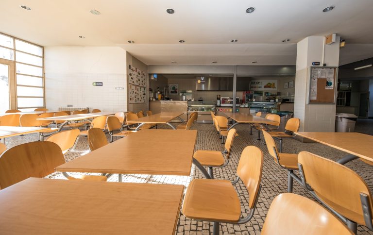 Unidades alimentares dos SASUM em pleno funcionamento em dia de greve da educação