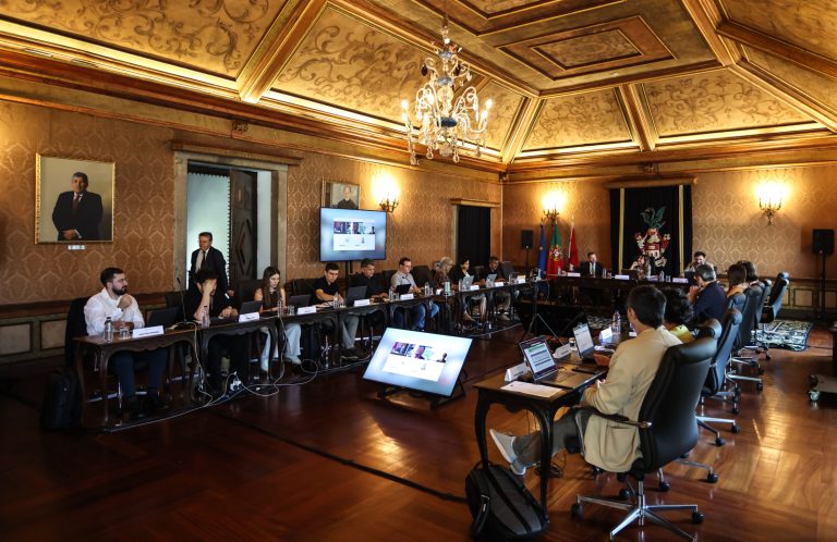 UMinho aprova novo Plano de Internacionalização com os estudantes a reclamar protagonismo