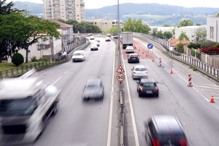 Repavimentação da Av. António Macedo vai ser alargada 1km. Obra mantém-se no período noturno