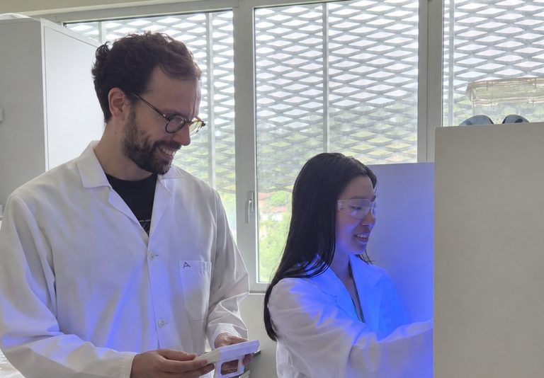 Investigadores da UMinho identificam material que remove até 83% de fármaco da água potável