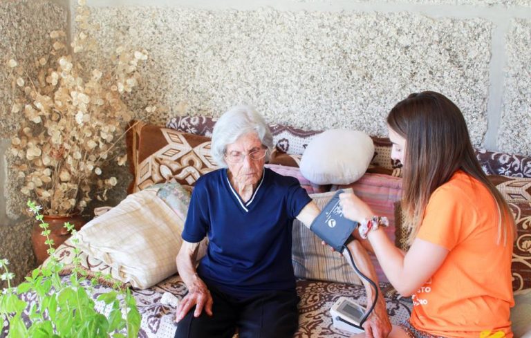 Iniciativa ‘Aldeia Feliz’ leva cuidados de saúde a idosos de Foz Côa