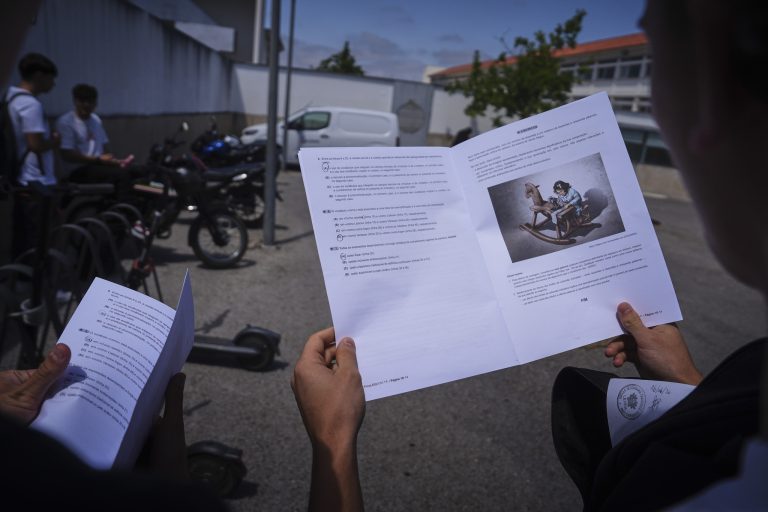 Governo diz que 73% dos exames nacionais já distribuídos estão corrigidos