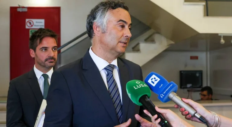 fernando Alexandre garante que Exames em atraso deverão chegar aos professores até ao final do dia
