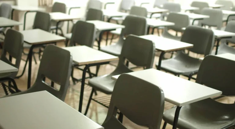 Professores informados que plataforma estará “temporariamente indisponível” na quarta-feira